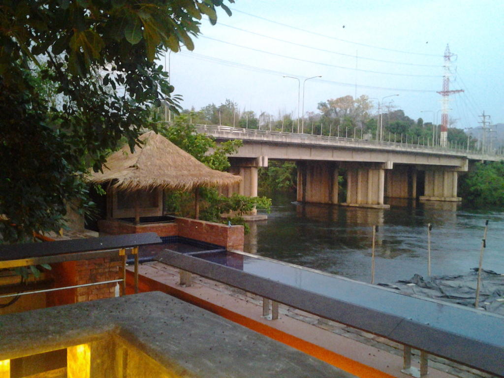 Kanpura Hotel Kanchanaburi Exterior photo