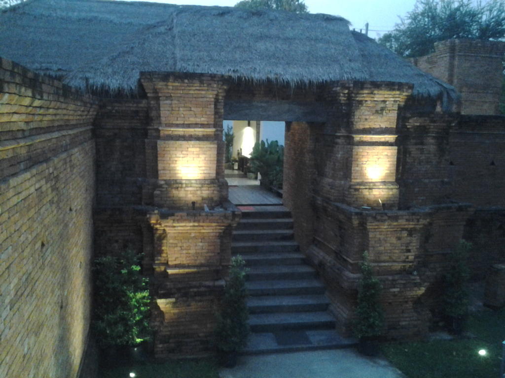 Kanpura Hotel Kanchanaburi Exterior photo