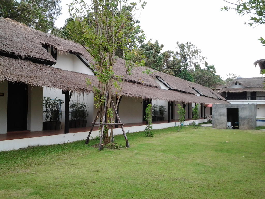 Kanpura Hotel Kanchanaburi Exterior photo